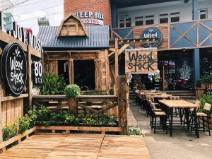 Xu hướng bàn ghế cafe gỗ hiện nay 4