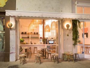 Gợi ý cho bạn các mẫu bàn ghế cafe vỉa hè thu hút nhất 1
